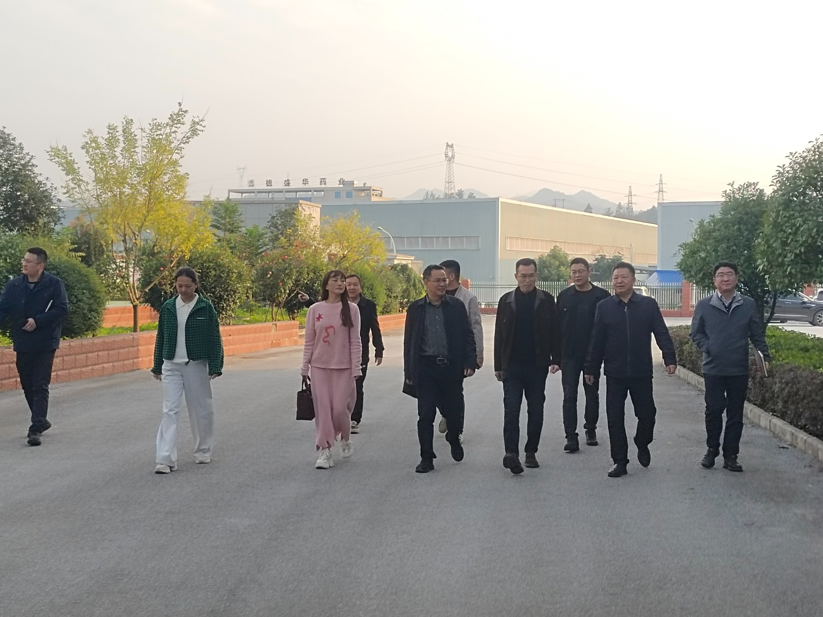 张湾区委领导深入企业调研，助力发展暖人心